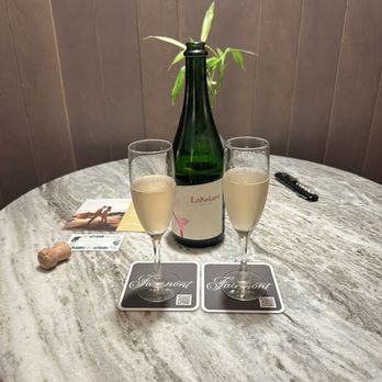 Fairmont Kea Lani - Complimentary champagne for our honeymoon - Resorts Near Me - Wailea, Hawaii