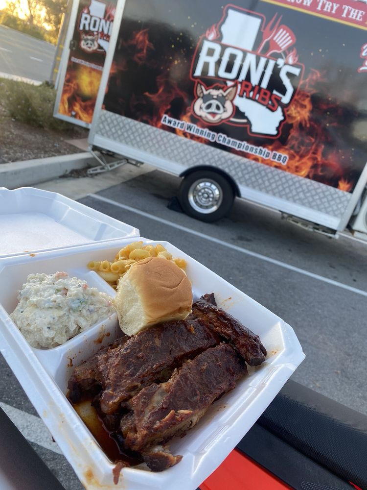 Ronis Ribs Logo