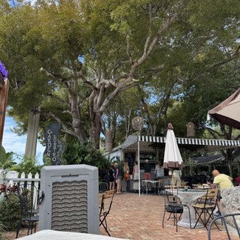 Gardenia's Bistro - Seating area - Breakfast & Brunch Near Me - Tavernier, Florida