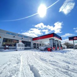 Pronto Food Mart - Historic amount of snow at Pronto Food Mart