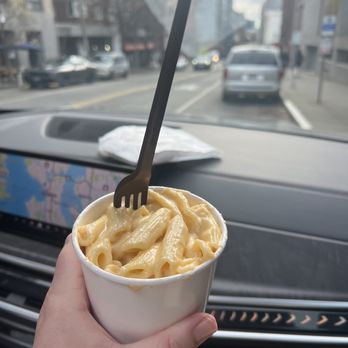 Beecher's Handmade Cheese - 20 oz. Mac - Cheese Shops Near Me - Seattle, Washington
