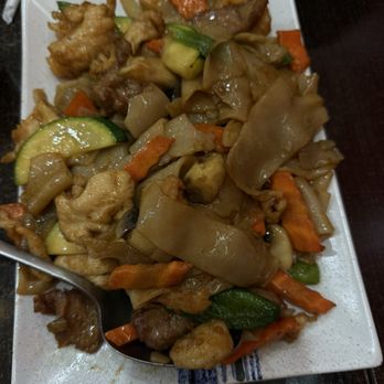 Wok Cuisine - Chow fun w/shrimp, chicken & pork - Chinese Near Me - Chicago, Illinois Wok Cuisine - Chow fun w/shrimp, chicken & pork - Chinese Near Me - Chicago, Illinois