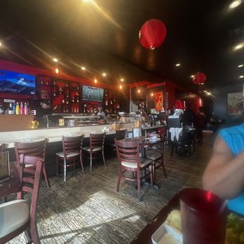 Rok N' Sushi - Horrible place to come horrible place to spend $100 dollars please go somewhere else.... I came back after few years and it's worsts - Sushi Bars Near Me - Sylmar, California