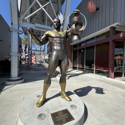 Hangar 28 - Green lantern statue in the round