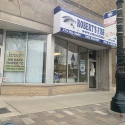 Robert's Fish Market - Love Robert's. Low key and fresh :) Workers know what they're doing!