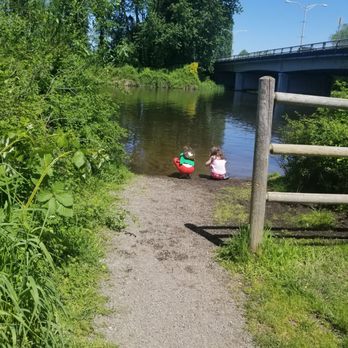 Rhododendron Park - Hanging out at the river - Playgrounds Near Me - Kenmore, Washington