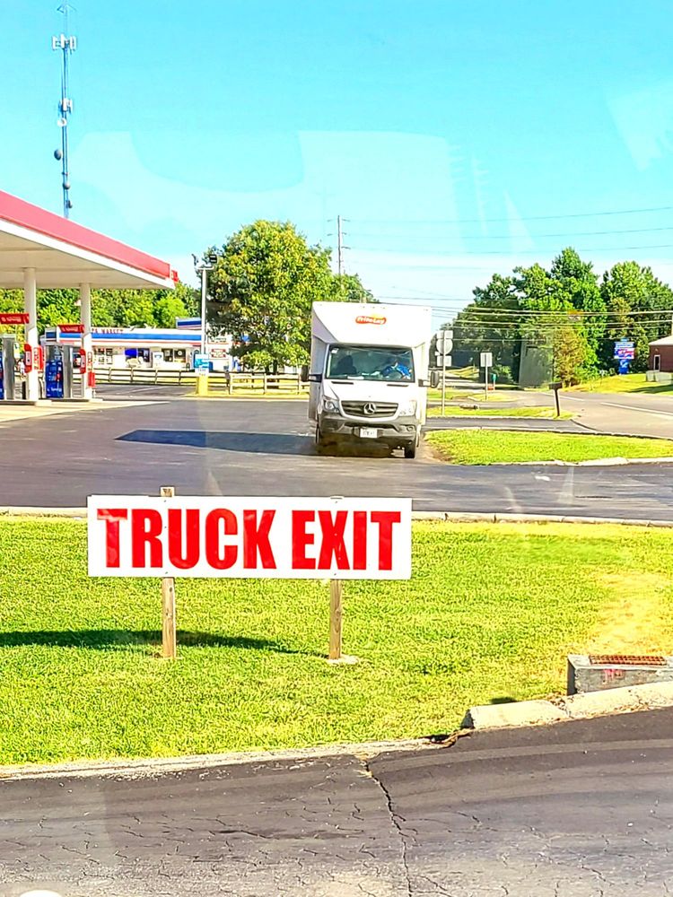 BUSY CORNER TRUCK STOP & MARKET Updated May 2024 14 Photos 6623