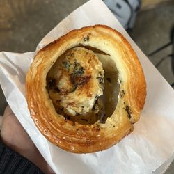 Café Hagen - Spinach and feta croissant