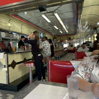 Colonial Diner - Diners Near Me - Lyndhurst, New Jersey