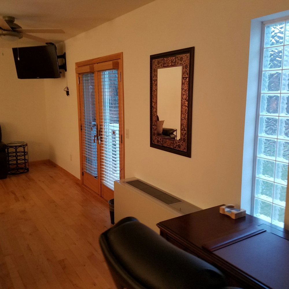 River Spring Lodge - Bed & Breakfast Near Me - Darien Center, New York