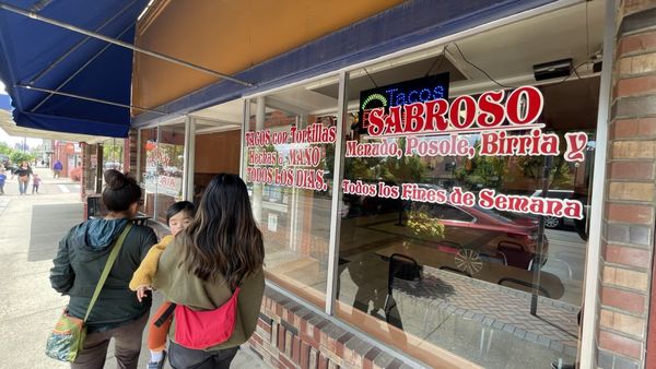 Luis's Taqueria by null