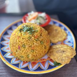 Mi Tierra Colombia - Colombian rice with chicken and tostones