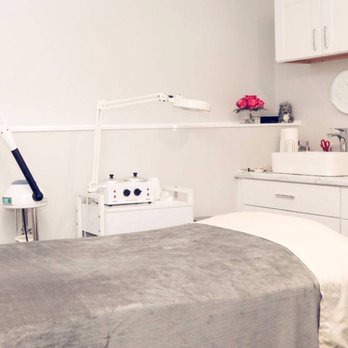 Bella Mano - Spa Treatment Room - Skin Care Near Me - Wakefield, Massachusetts Bella Mano - Spa Treatment Room - Skin Care Near Me - Wakefield, Massachusetts