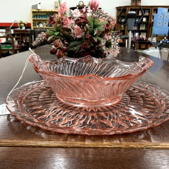Q'tiques - Antiques Near Me - McHenry, Illinois Q'tiques - Antiques Near Me - McHenry, Illinois