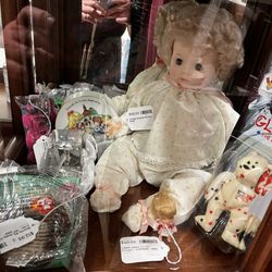 Treasure Trove Mini Mall & Consignments - Beanie Babies!