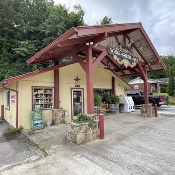 Smitty's Spirits - the outside of the building - Beer, Wine & Spirits Near Me - Clayton, Georgia Smitty's Spirits - the outside of the building - Beer, Wine & Spirits Near Me - Clayton, Georgia