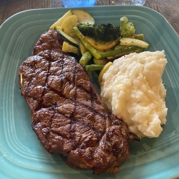 The Lakehouse - Lake house Filet with mixed vegetables and mashed potatoes - Italian Near Me - Morgantown, West Virginia The Lakehouse - Lake house Filet with mixed vegetables and mashed potatoes - Italian Near Me - Morgantown, West Virginia