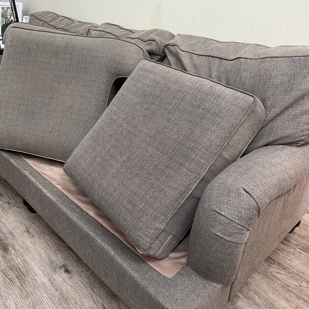 Blue Rooster Carpet Cleaning - Great job with couches as well!! So much more work than it the rooms because of all the folds. - Carpet Cleaning Near Me - Glendale, California