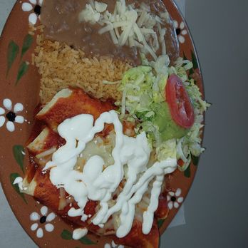 La Perla Tapatía - Chicken enchiladas - Mexican Near Me - Fresno, California La Perla Tapatía - Chicken enchiladas - Mexican Near Me - Fresno, California