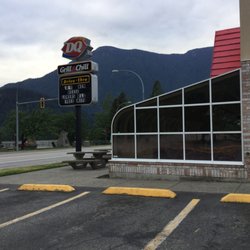 Dairy Queen Grill & Chill - Side view from parking lot - street sign, etc (15 June/19).