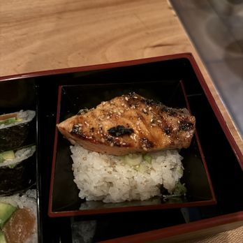SUSHI-SAN - salmon bowl - Sushi Bars Near Me - Chicago, Illinois
