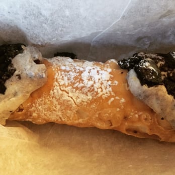 Mike's Pastry - Oreo cannoli - Bakeries Near Me - Boston, Massachusetts Mike's Pastry - Oreo cannoli - Bakeries Near Me - Boston, Massachusetts