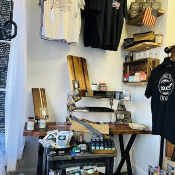 The Shoppe on Broad - Accessories Near Me - Montoursville, Pennsylvania