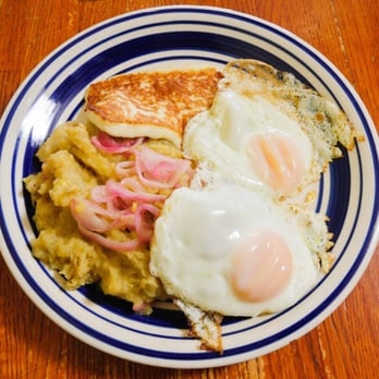 Punta Cana Restaurant - Mangu con fritas queso y huelvos - Dominican Near Me - Chicago, Illinois Punta Cana Restaurant - Mangu con fritas queso y huelvos - Dominican Near Me - Chicago, Illinois