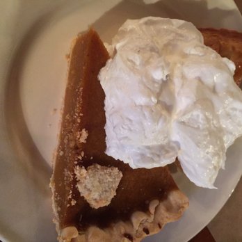 Bullard Tavern - Pumpkin pie and apple pie with fresh whipped cream - American Near Me - Sturbridge, Massachusetts Bullard Tavern - Pumpkin pie and apple pie with fresh whipped cream - American Near Me - Sturbridge, Massachusetts