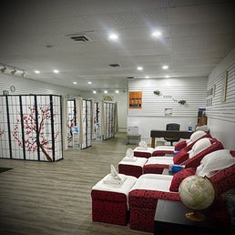 This place was FLAWLESS! Had reflex done for my neuropathy and was walking on clouds when I left. This place was FLAWLESS! Had reflex done for my neuropathy and was walking on clouds when I left.