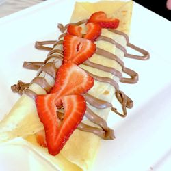 Ice Cream & Crêpes Eatery - Crêpe with Strawberry and Nutella