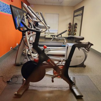 Hampton Inn Dunn - Fitness Room - Hotels Near Me - Dunn, North Carolina