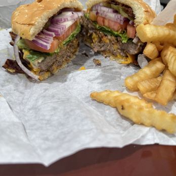 Family Drive-In - 1/2lb Bounty Basket Combo with Bacon - Burgers Near Me - Kent, Washington