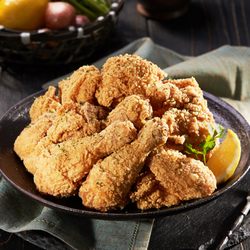 CM Chicken - Fried Chicken Classic & Crispy Chicken Fried To Golden Perfection. https://www.cmchickenlahabra.com/