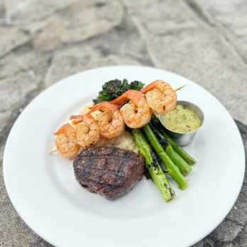 Ernie's Seaside Restaurant - Surf & Turf - Bars Near Me - Seabrook, New Hampshire