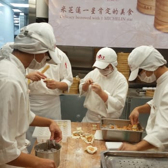 鼎泰豐 - Dumplings in the making - Taiwanese Near Me - Hong Kong, HK 鼎泰豐 - Dumplings in the making - Taiwanese Near Me - Hong Kong, HK