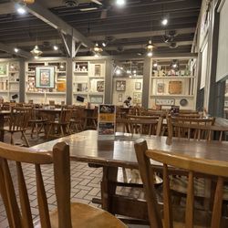 Cracker Barrel Old Country Store - Dining area
