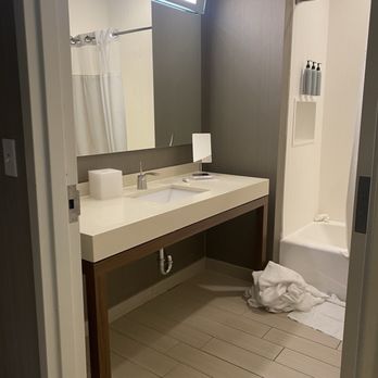 Courtyard by Marriott Longview North - Bathroom vanity - Hotels Near Me - Longview, Texas