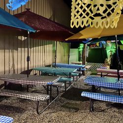 La Jungla - Outdoor tables for seating