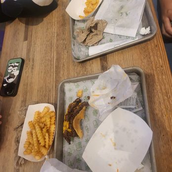 Shake Shack Westfield UTC - Fries, double bacon cheeseburger, double cheeseburger with tomatoes, and a chicken sandwich. - Fast Food Near Me - San Diego, California Shake Shack Westfield UTC - Fries, double bacon cheeseburger, double cheeseburger with tomatoes, and a chicken sandwich. - Fast Food Near Me - San Diego, California