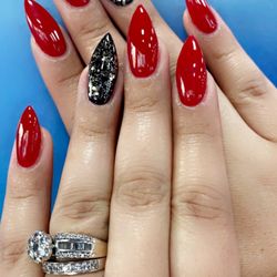 Le V Nails  - Nails by Tran