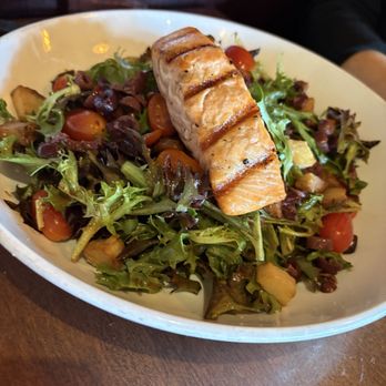 Mia Sorella - Salmon and greens salad - Italian Near Me - Ballwin, Missouri Mia Sorella - Salmon and greens salad - Italian Near Me - Ballwin, Missouri