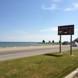 Surfside Motel Marina Resort - View of lake from front of motel