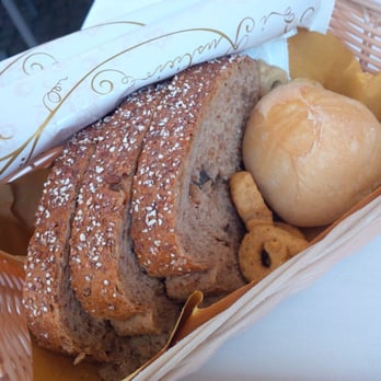 Al Ritrovo - Great bread basket and cool little cracker twists - Buffets Near Me - Vicenza, Virgin Islands