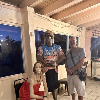 El Rincon Del Sabor - Inside Foyer - Seafood Near Me - Luquillo, Puerto Rico El Rincon Del Sabor - Inside Foyer - Seafood Near Me - Luquillo, Puerto Rico
