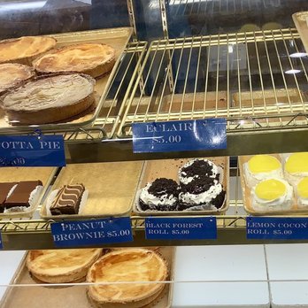 Mike's Pastry - Bakeries Near Me - Boston, Massachusetts