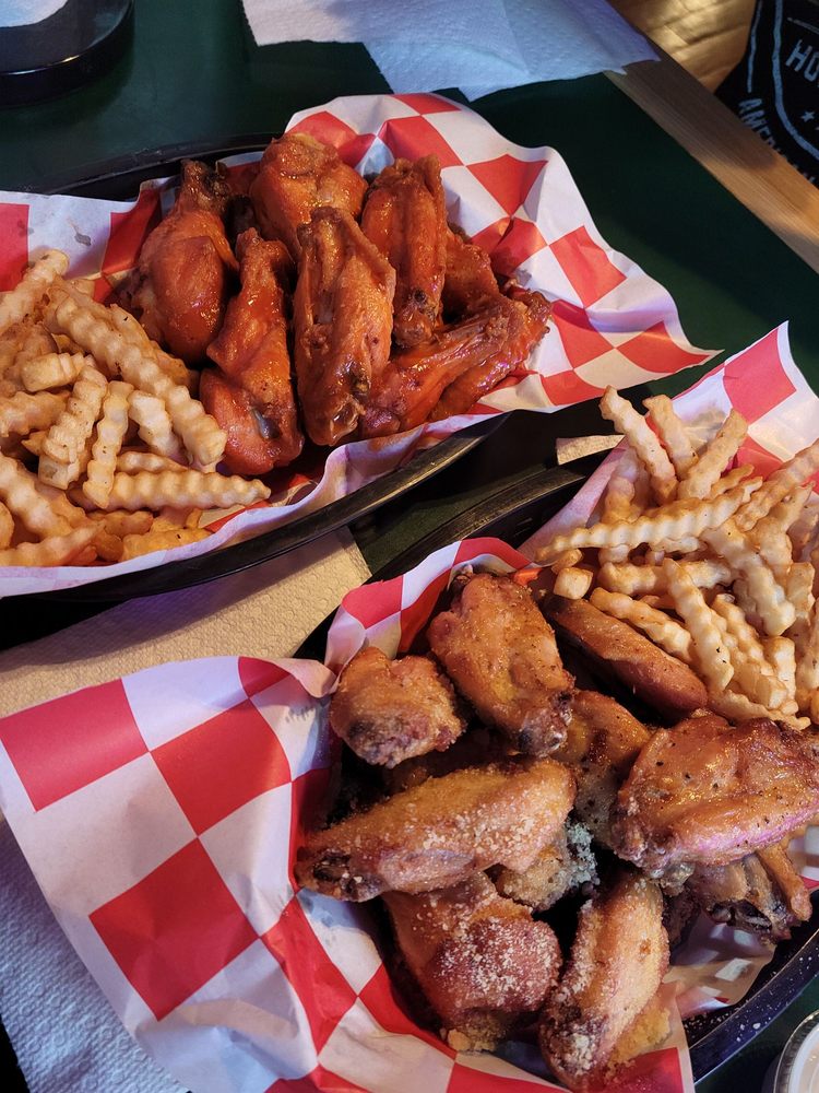 SMOKING JAYSON’S POOL HALL Updated October 2024 113 E Elm St