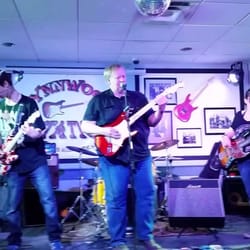 Ogden Whistle Pub - Rockin out at the Sunday Jam
