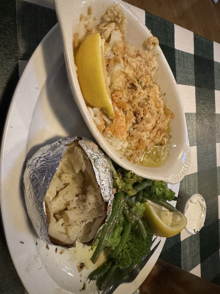 Social spots from 7 Seas Restaurant and Pub