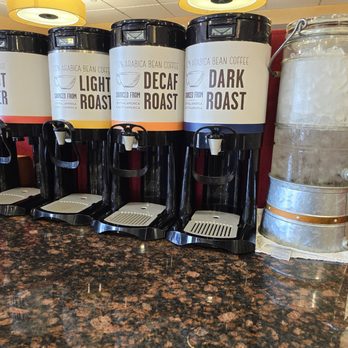 Hampton Inn Milwaukee-Airport - Coffee - Hotels Near Me - Milwaukee, Wisconsin